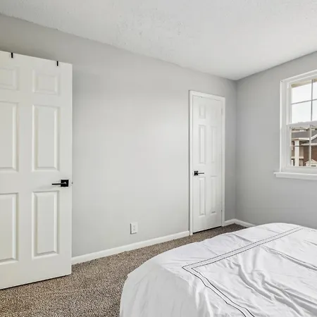 Apartment Brentwood U9 I Cozy & Comfy I 2bd I Free Parking