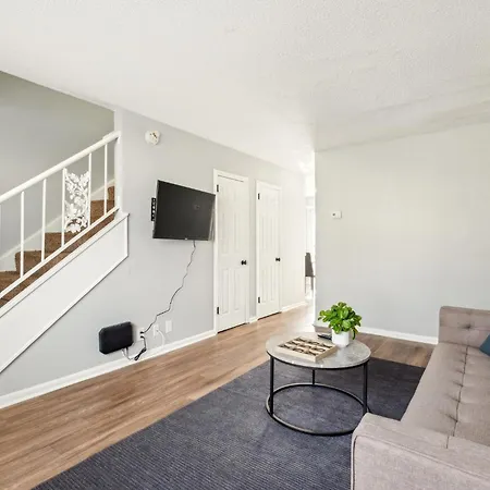 Brentwood U2 I Cozy & Comfy I 2bd I Free Parking Apartment