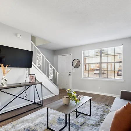 Brentwood U7 I Cozy & Comfy I 2bd I Free Parking