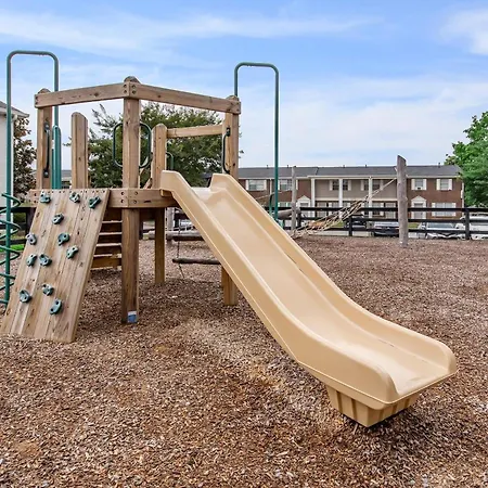 Brentwood U11 I Cozy & Comfy I 2bd I Free Parking