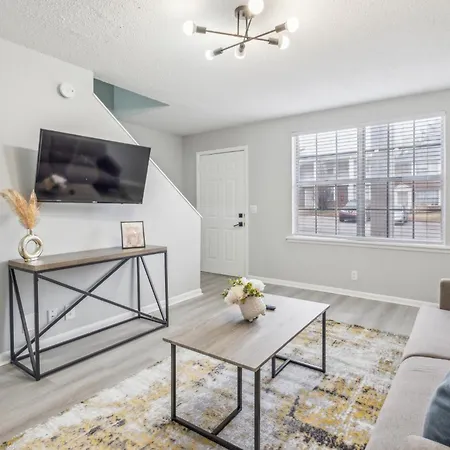 Brentwood U11 I Cozy & Comfy I 2bd I Free Parking
