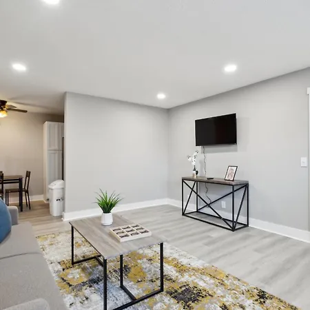 Brentwood C4 I Cozy & Comfy I 2bd I Free Parking *