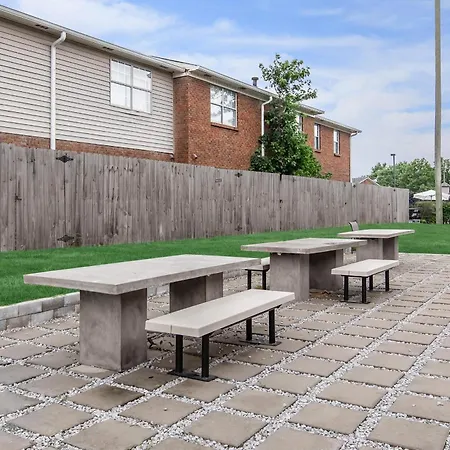 Brentwood C4 I Cozy & Comfy I 2bd I Free Parking Apartment