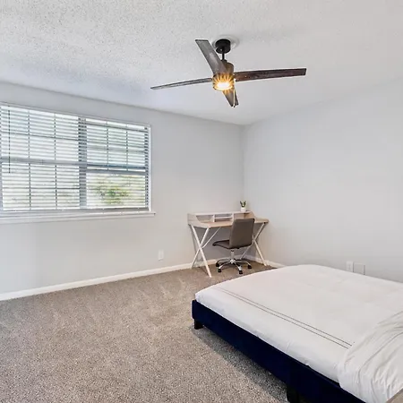 Brentwood P4 I Cozy & Comfy I 2bd 15 Bth