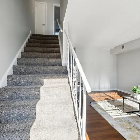 Apartment Brentwood P4 I Cozy & Comfy I 2bd 15 Bth
