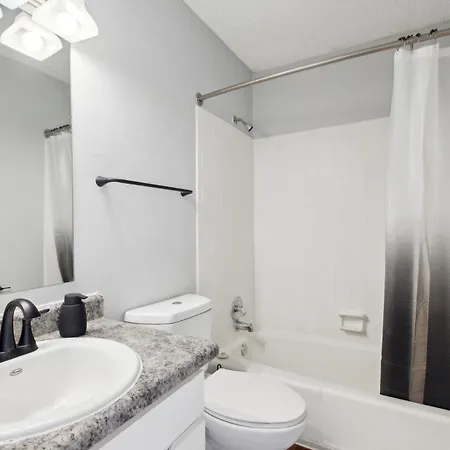 Apartment Brentwood P4 I Cozy & Comfy I 2bd 15 Bth *