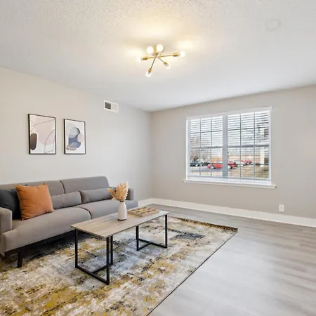Brentwood C3 I Cozy & Comfy I 2bd I Free Parking *
