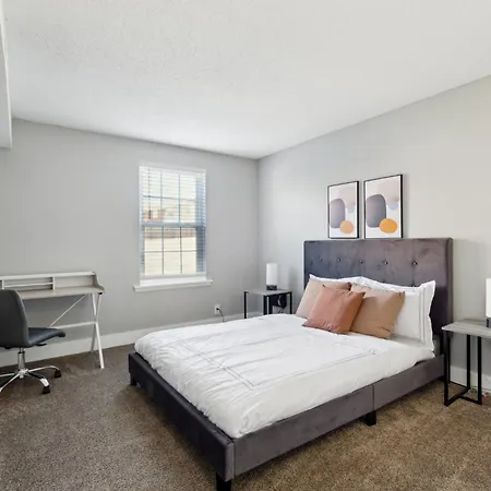Brentwood C4 I Cozy & Comfy I 2bd I Free Parking Apartment