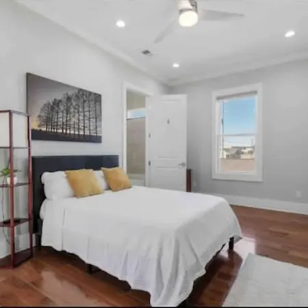 Downtown Luxury, Sleeps 6 At Downtown Holiday home Nashville