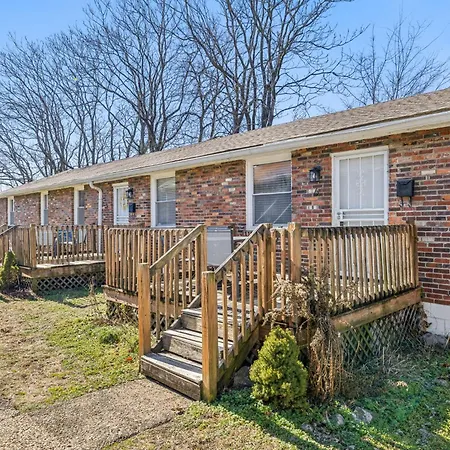 Family Friends And Free Parking Close To Downtown Holiday home