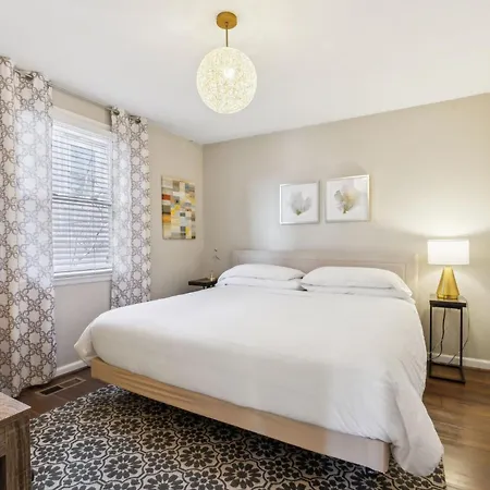 Holiday home Family Friends And Free Parking Close To Downtown *