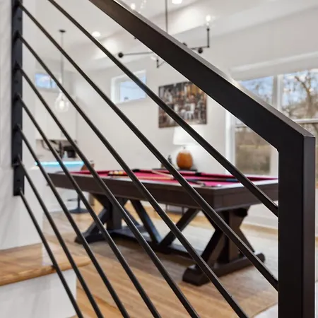 Upscale Multi-level Rooftop & Game Fun Holiday home *