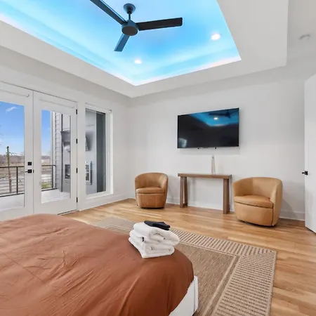 Upscale Multi-level Rooftop & Game Fun Holiday home Nashville