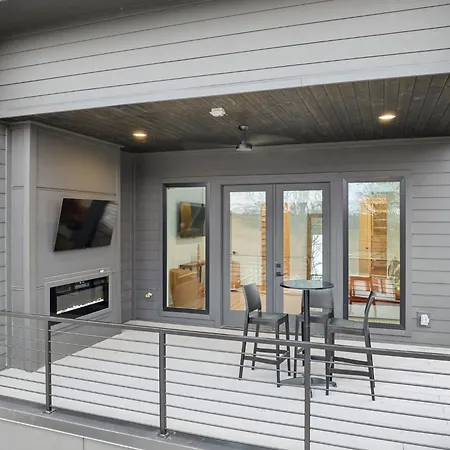 Holiday home Upscale Multi-level Rooftop & Game Fun