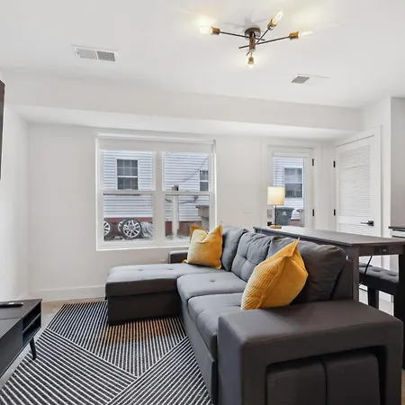 1st Flr Retreat Downtown & Spots Holiday home