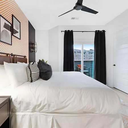 The Daylily & The Aster - Two Four Bedroom Homes Holiday home Nashville