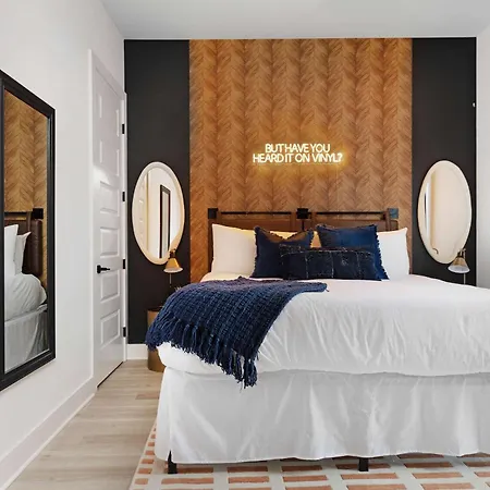 The Daylily & The Aster - Two Four Bedroom Homes Holiday home Nashville