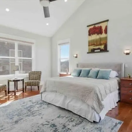 Downtown Luxury Sleeps 9 At Music Apartment