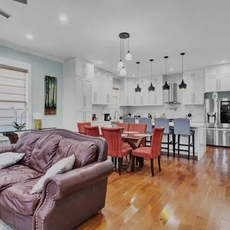 Downtown Luxury Sleeps 9 At Music