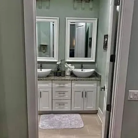 Downtown Luxury Sleeps 9 At Music Apartment