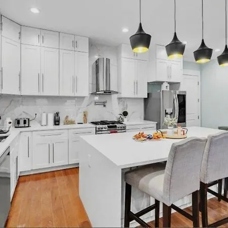 Downtown Luxury Sleeps 9 At Music Apartment *
