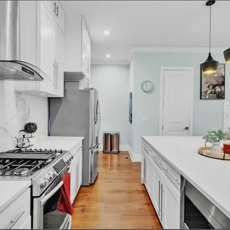 Downtown Luxury Sleeps 9 At Music Apartment *