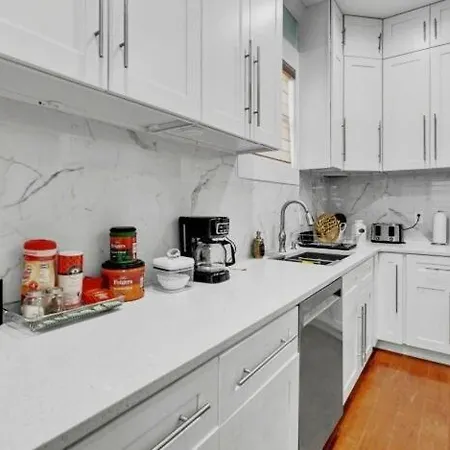 Downtown Luxury Sleeps 9 At Music Apartment *