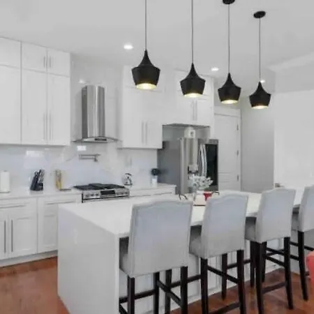 Apartment Downtown Luxury Sleeps 9 At Music *