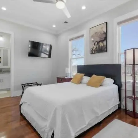 Downtown Luxury Sleeps 9 At Music Nashville