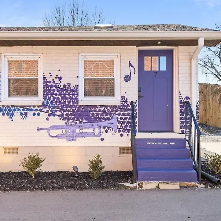 Fun And Fabulous - Walk To Bars, Coffee And Restaurants Holiday home