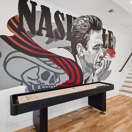 Sleek Multi-level Rooftop Views & Pool Table * Nashville