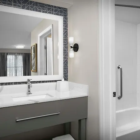 Hotel Homewood Airport 3*