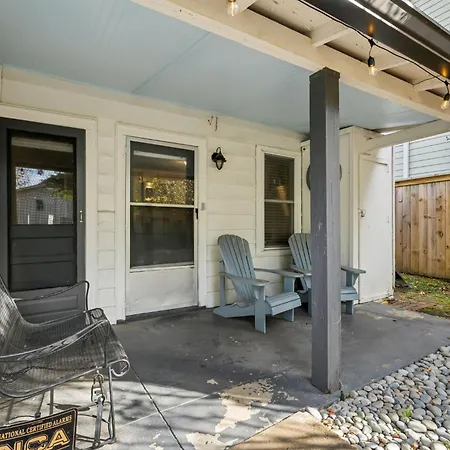 Historic Family *walk To Bars & Restaurants* Holiday home