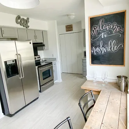 8 Beds! Spacious Abode Ideal For Larger Groups! *