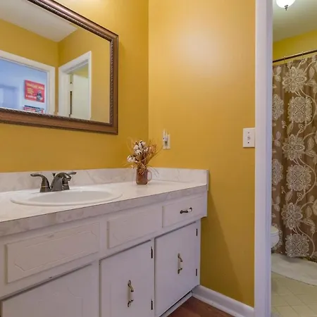 Holiday home 8 Beds! Spacious Abode Ideal For Larger Groups! *