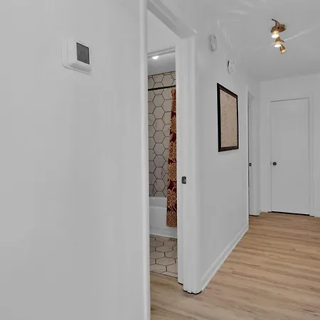 8 Beds! Spacious Abode Ideal For Larger Groups! Nashville