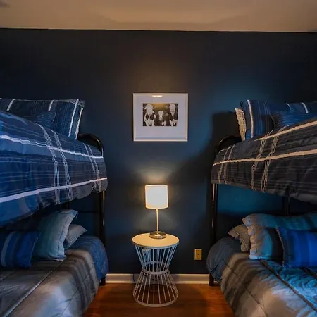 8 Beds! Spacious Abode Ideal For Larger Groups! * Nashville