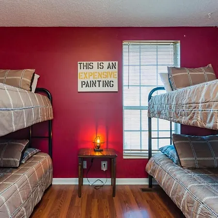 8 Beds! Spacious Abode Ideal For Larger Groups! Holiday home Nashville