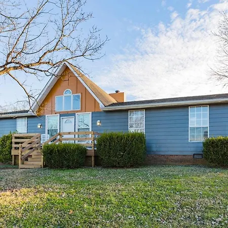 8 Beds! Spacious Abode Ideal For Larger Groups! Nashville