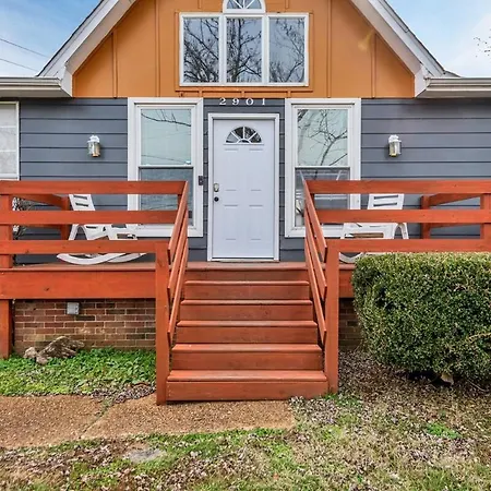 8 Beds! Spacious Abode Ideal For Larger Groups!
