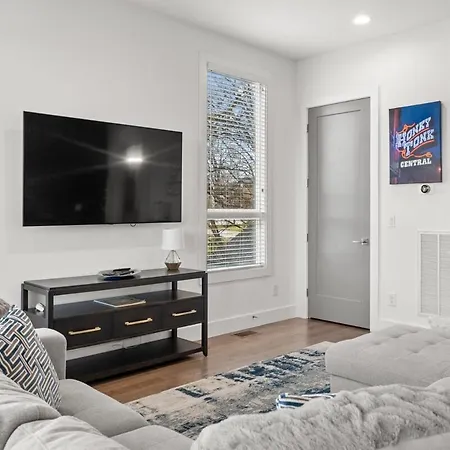 Holiday home Always A Guest Favorite! Luxe With Huge Rooftop And 7 Beds *