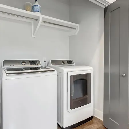 1035 Fairwin Ave Apartment *