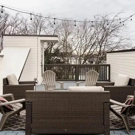 Apartment 1035 Fairwin Ave *