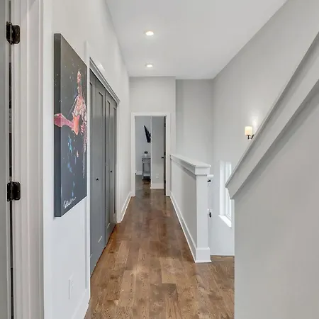 Apartment 1035 Fairwin Ave