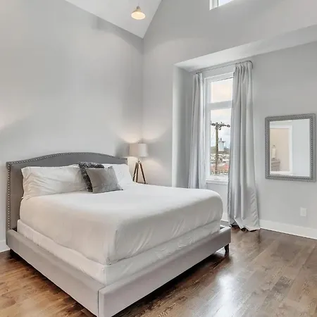 1035 Fairwin Ave Apartment