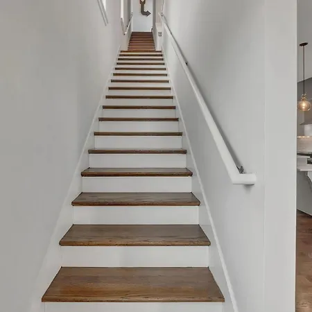 1035 Fairwin Ave Apartment *