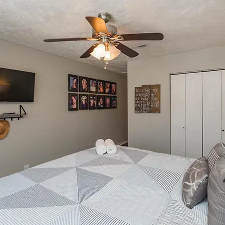Holiday home Looby Location- Charming 3br 10 Min To Downtown