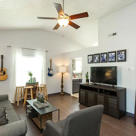 Looby Location- Charming 3br 10 Min To Downtown *
