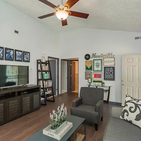 Holiday home Looby Location- Charming 3br 10 Min To Downtown