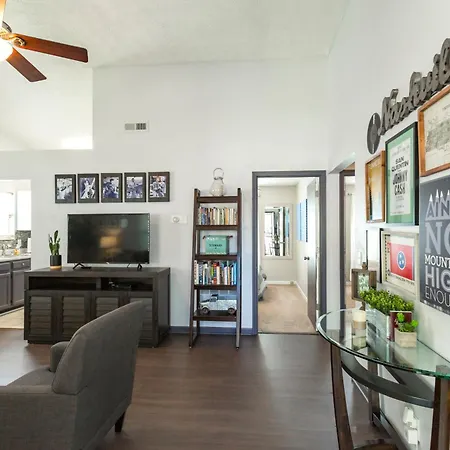 Looby Location- Charming 3br 10 Min To Downtown Holiday home Nashville